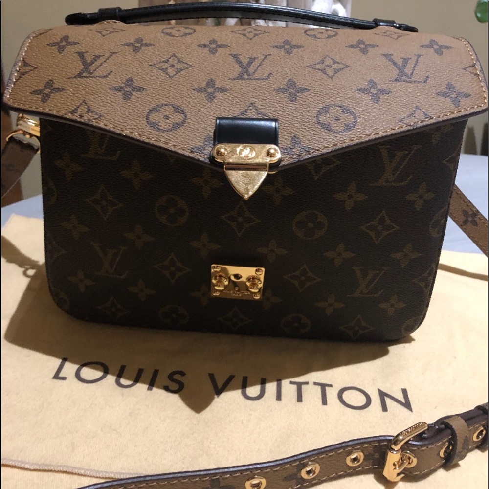 Louis Vuitton Pochette Métis bag